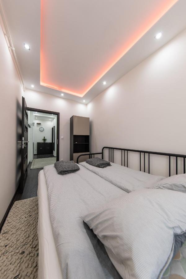 Spacious 3-Room Apartment With Free Parking บูดาเปสต์ ภายนอก รูปภาพ