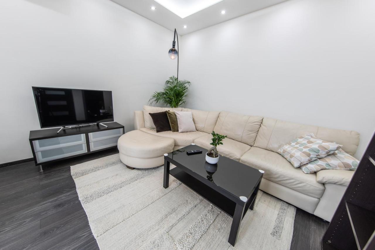 Spacious 3-Room Apartment With Free Parking บูดาเปสต์ ภายนอก รูปภาพ